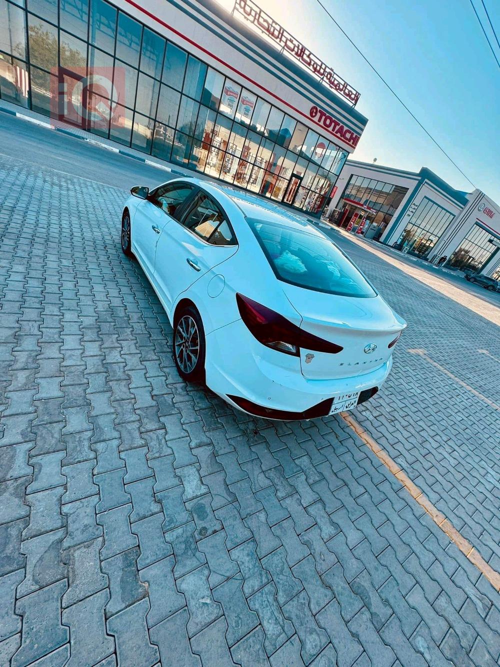 هیوندای ئەلەنترا